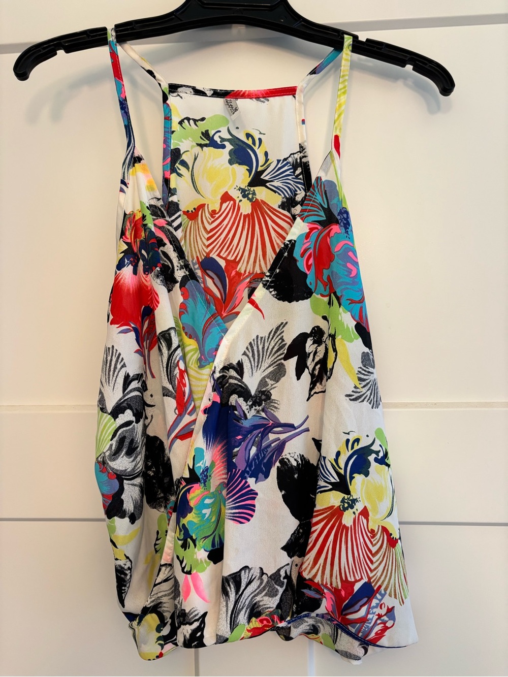 TRUE LIGHT Multicolor Floral Sleeveless V-Neck Blouse